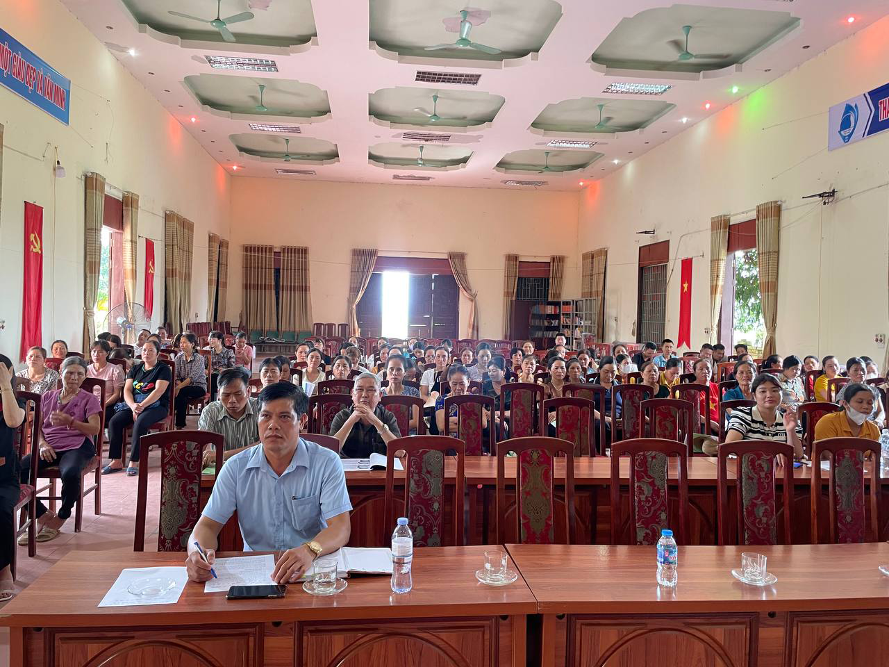 Tham gia khai giảng khoá học có sự hiện diện